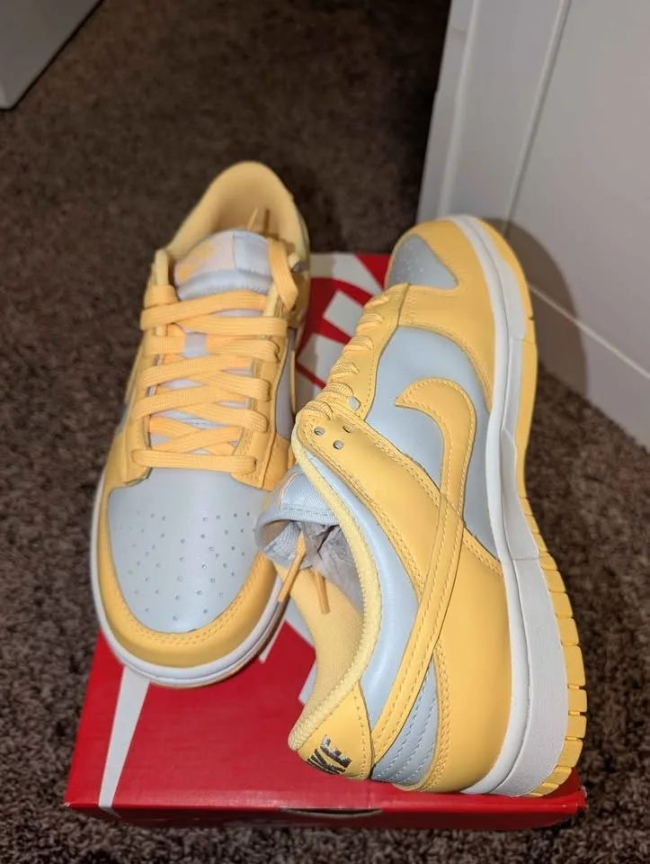 Nike Dunk Low Citron Pulse (Womens) Size 8 image indicator(2)