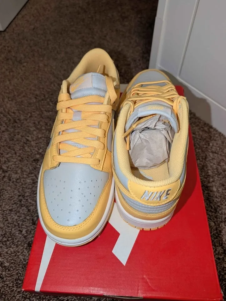 Nike Dunk Low Citron Pulse (Womens) Size 8 image indicator(3)