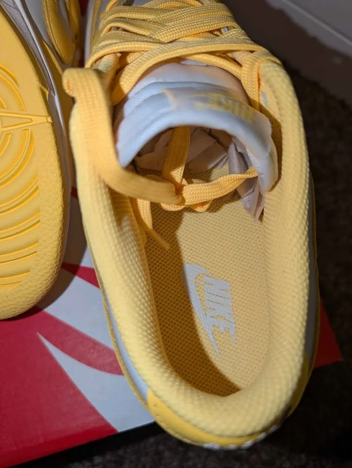 Nike Dunk Low Citron Pulse (Womens) Size 8 image indicator(5)