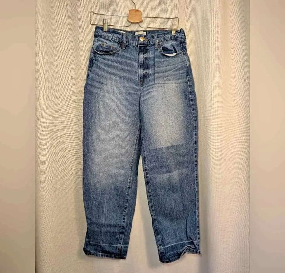 Universal Thread Classic Blue High-Waisted Women's Jeans