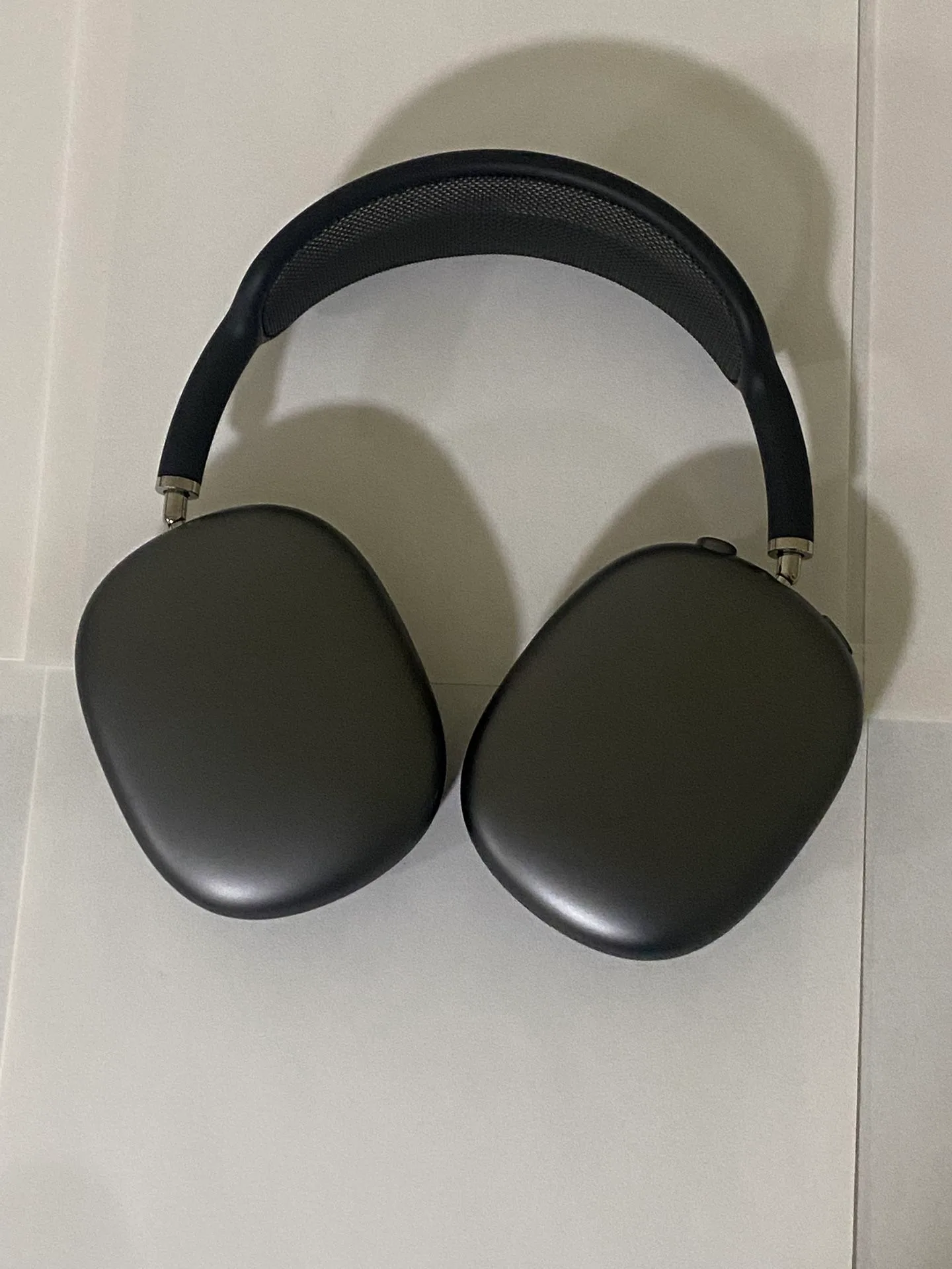 AirPods Max - Space Gray - Excellent Condition (With Case)
