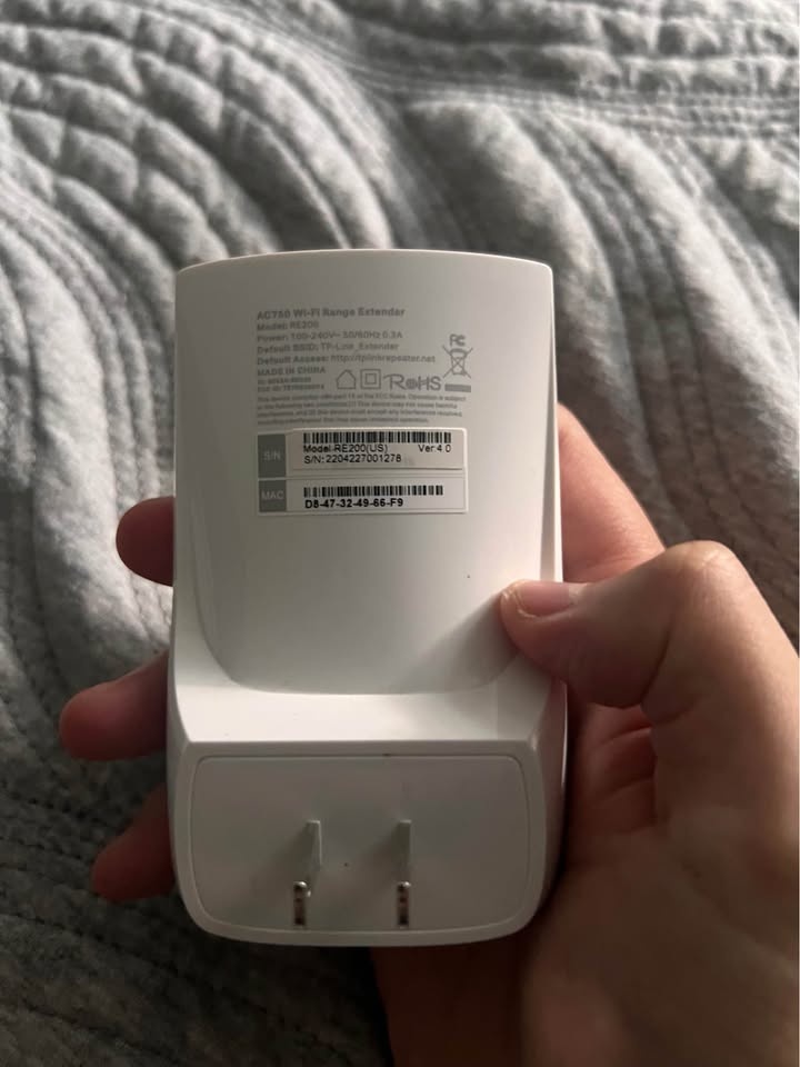 TP LINK wifi extender - photo 2