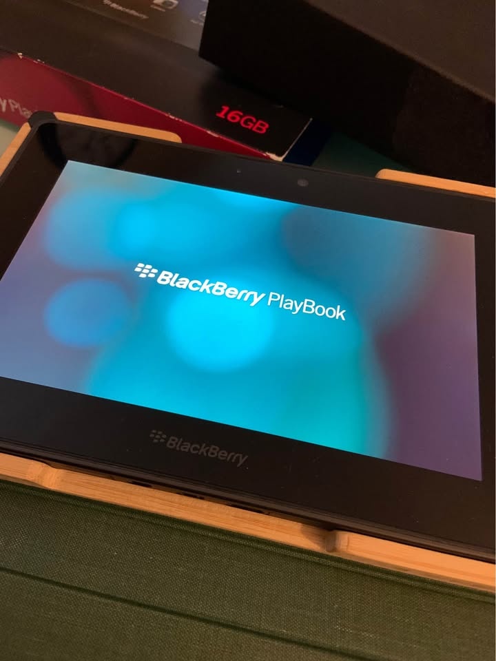Blackberry Plybook - photo 2