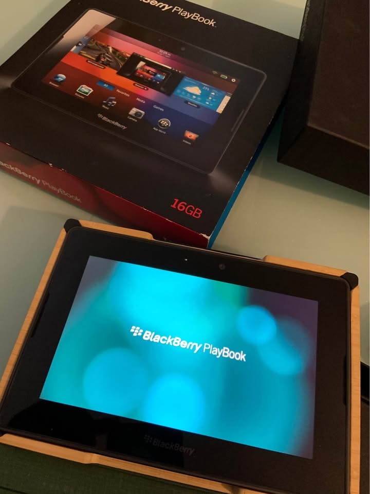 Blackberry Plybook - photo 3