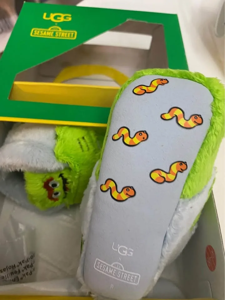 Ugg baby Sesame Street size M 12-18months image indicator(2)