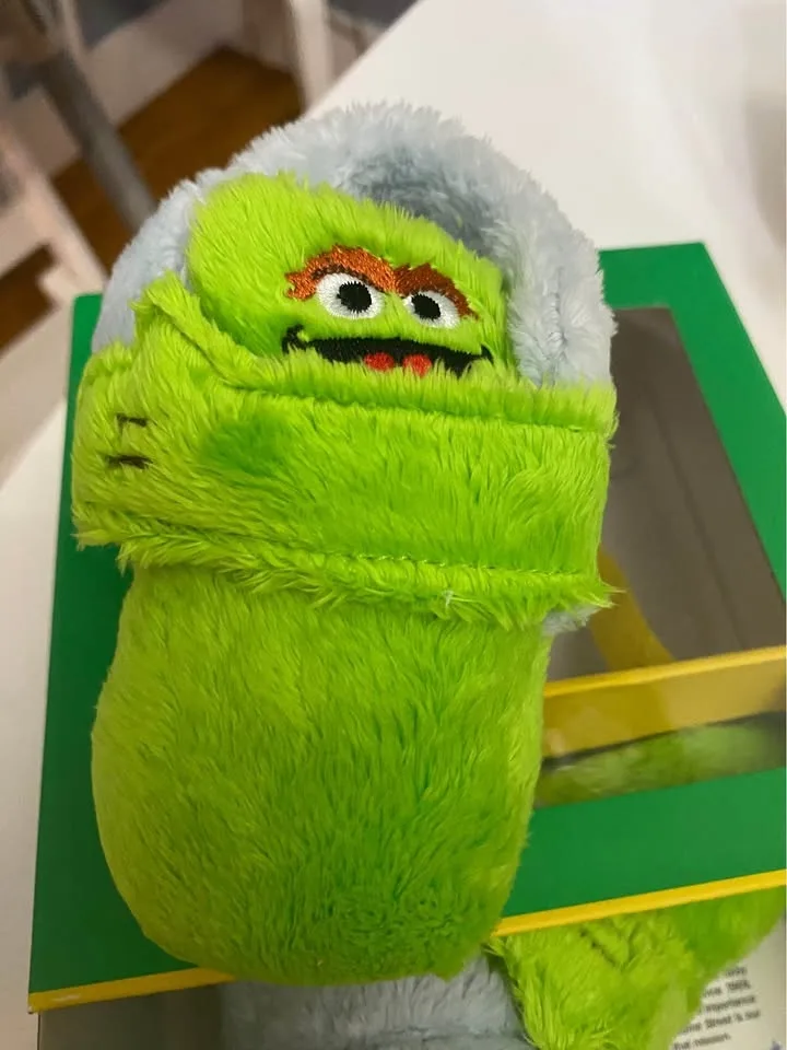 Ugg baby Sesame Street size M 12-18months image indicator(3)