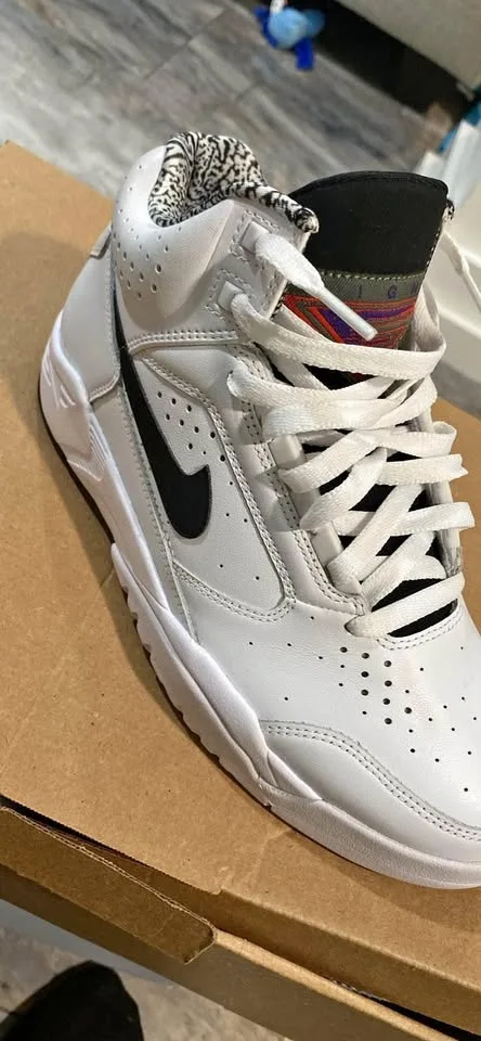 New & authentic in box Nike Air Flight Mid men size 6, women 7.5