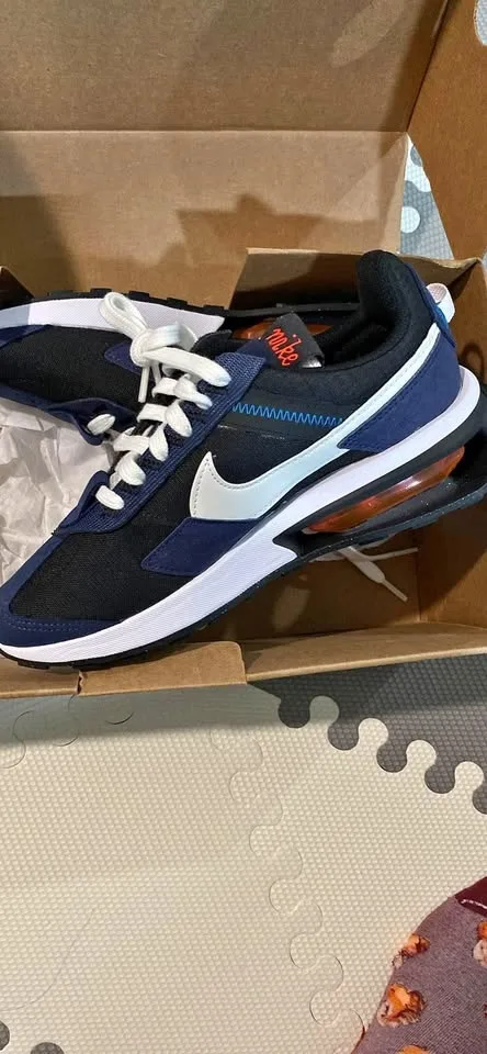 Nike Air Max Pre-Day Navy, Size 6 Men's / 7.5 Women's