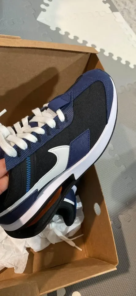 Nike Air Max Pre-Day Navy, Size 6 Men's / 7.5 Women's image indicator(2)