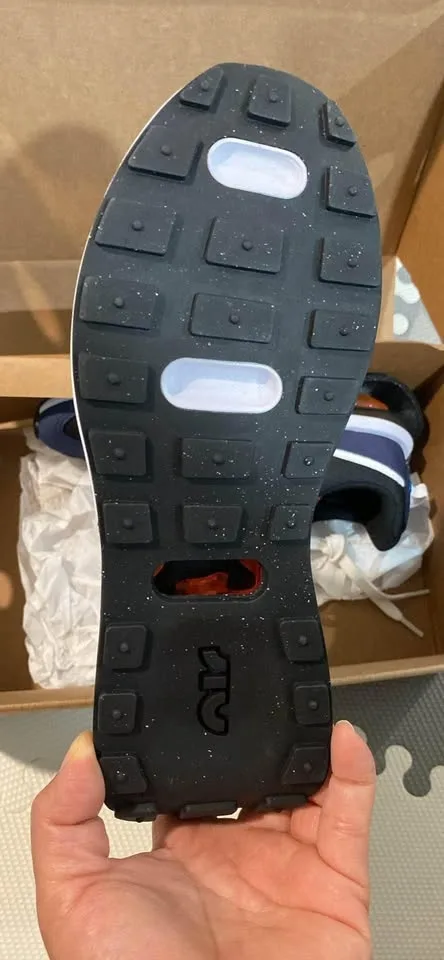 Nike Air Max Pre-Day Navy, Size 6 Men's / 7.5 Women's image indicator(3)