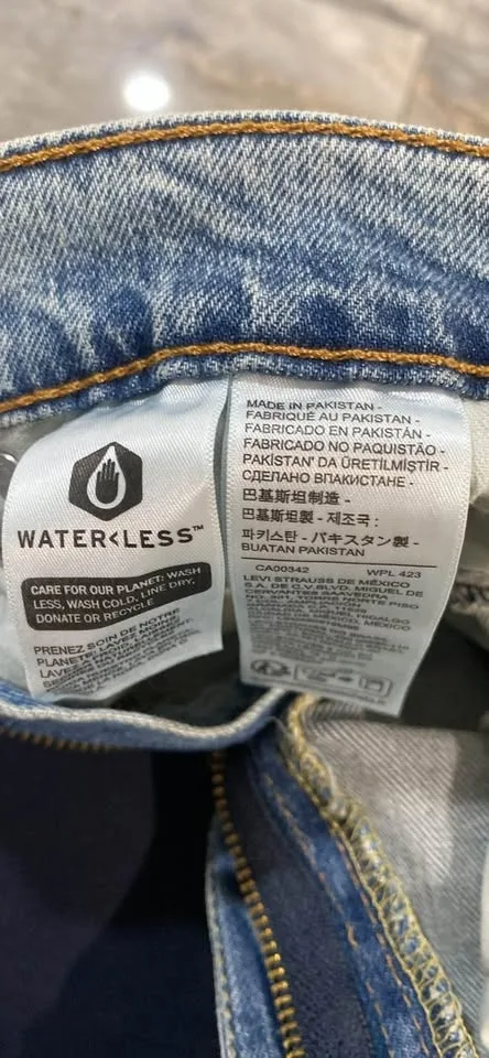 NWT Men’s 511 Levis jeans size 28x30 image indicator(3)