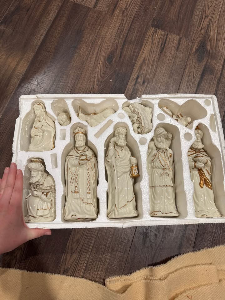 Christmas nativity #cleanout - photo 2