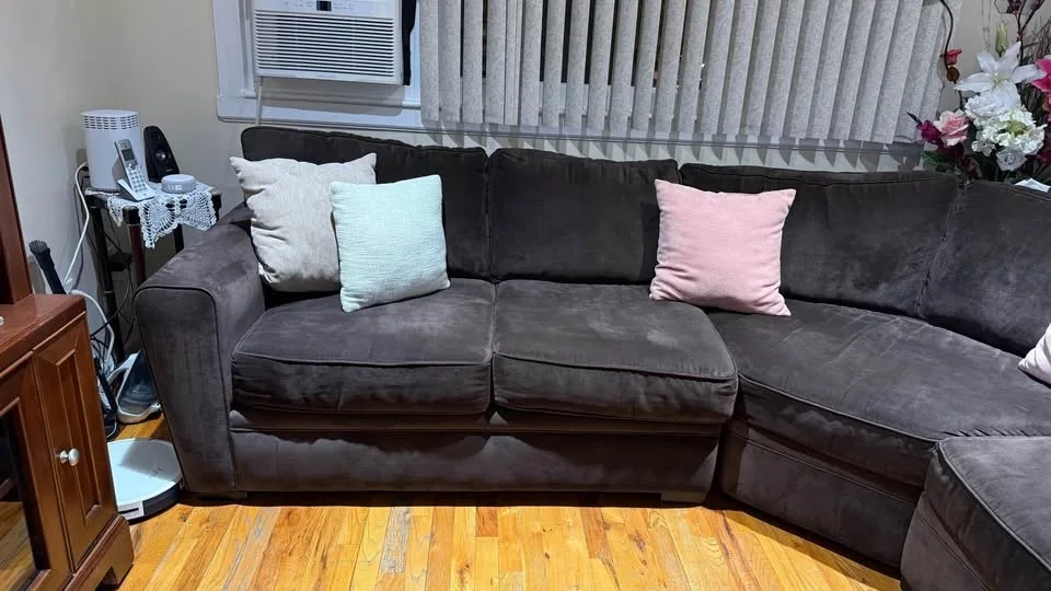 Raymour and Flanigan Large Sectional image indicator(2)