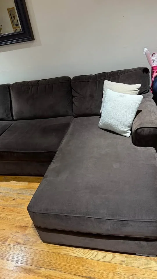 Raymour and Flanigan Large Sectional image indicator(5)