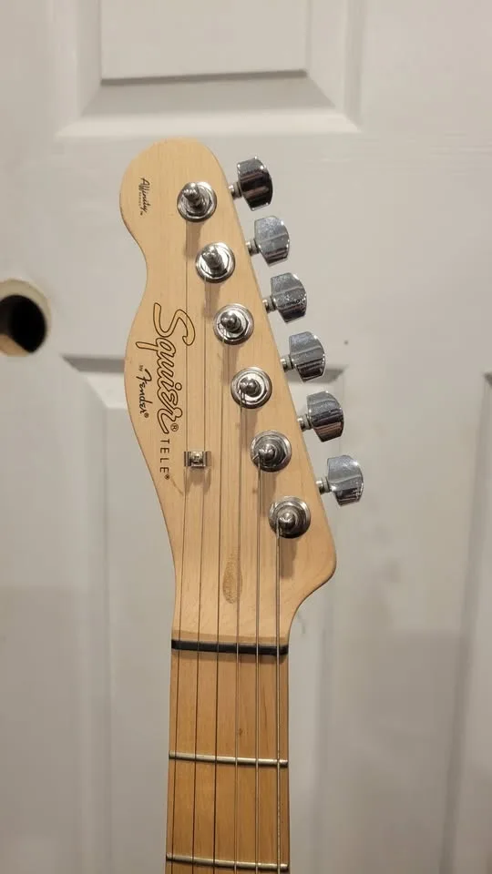 $280 Squier Telecaster - Left Handed image indicator(4)