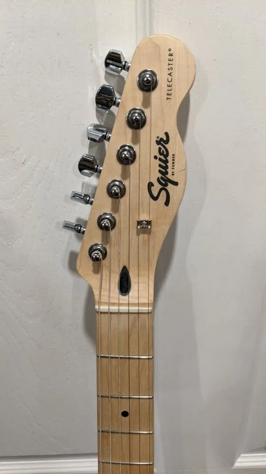 $280 Squier Telecaster Electric Guitar - Black - Maple image indicator(4)