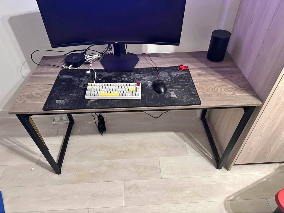 55” x 24” Desk – Excellent Condition + Desk Mat Included