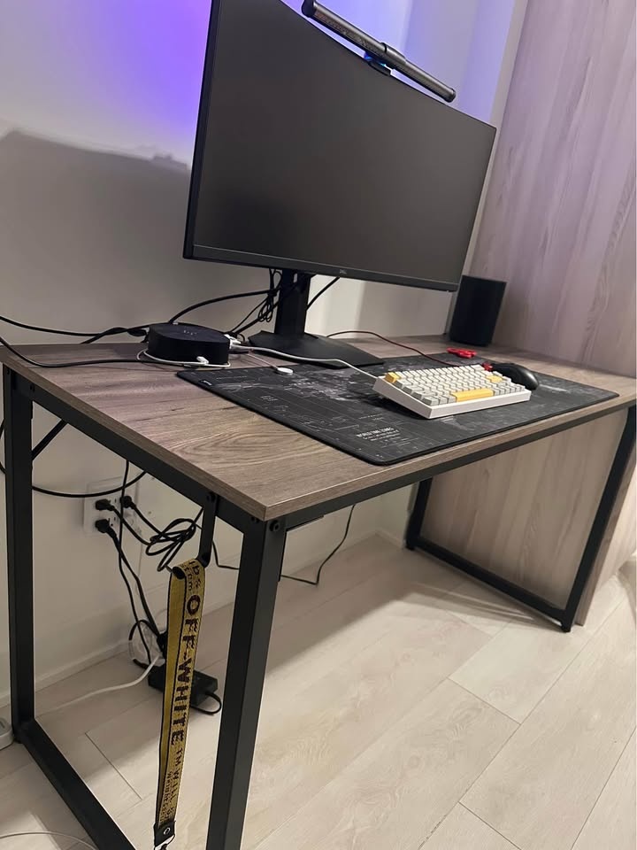 55” x 24” Desk – Excellent Condition + Desk Mat Included - photo 3