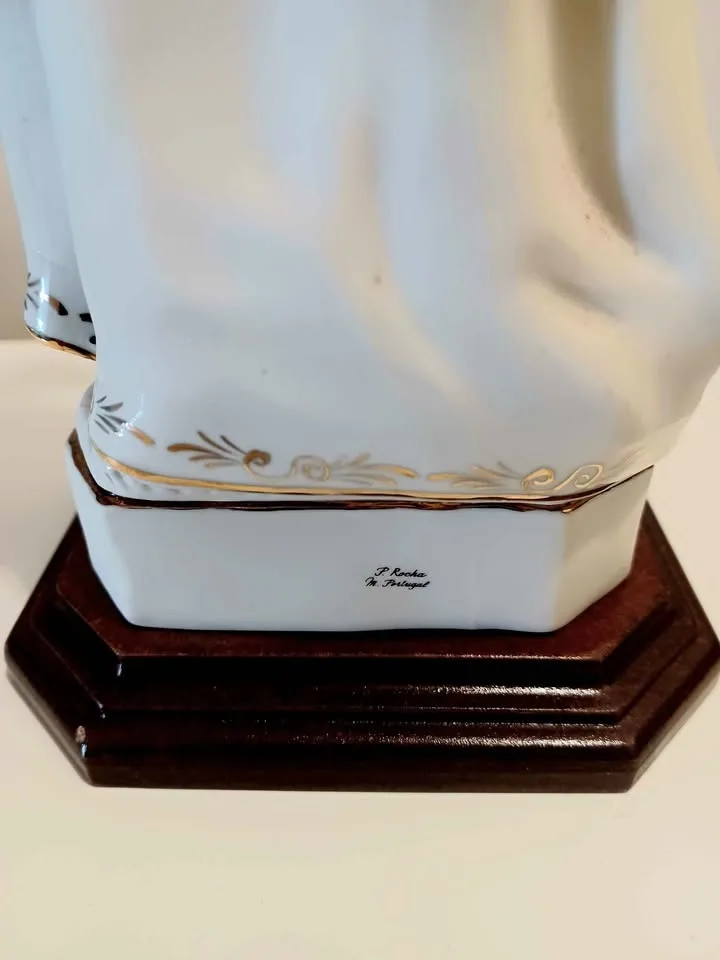 Tall Textured Porcelain F. Rocha Statue image indicator(8)