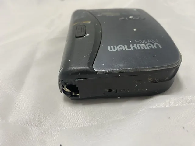 Sony WM FX153 Walkman Portable Radio Cassette Player image indicator(3)