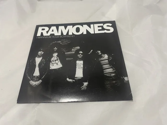 RAMONES I Wanna Be Your Boyfriend 1976 45 & Original Pic