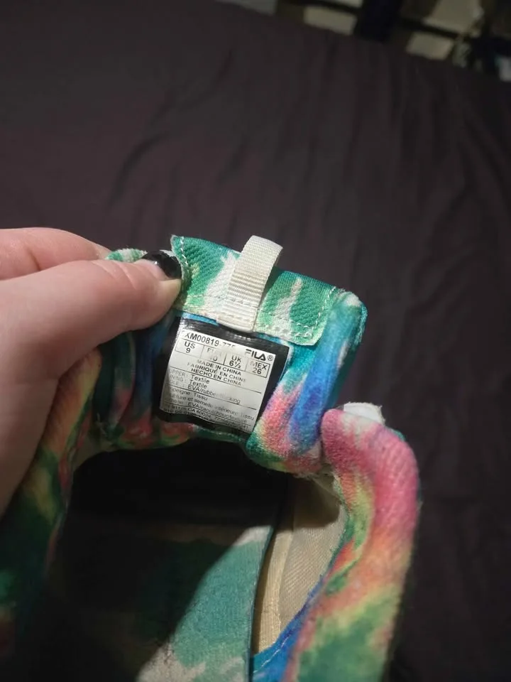 Rainbow running shoes image indicator(2)