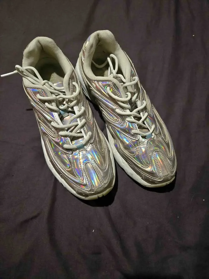 Holographic running shoes