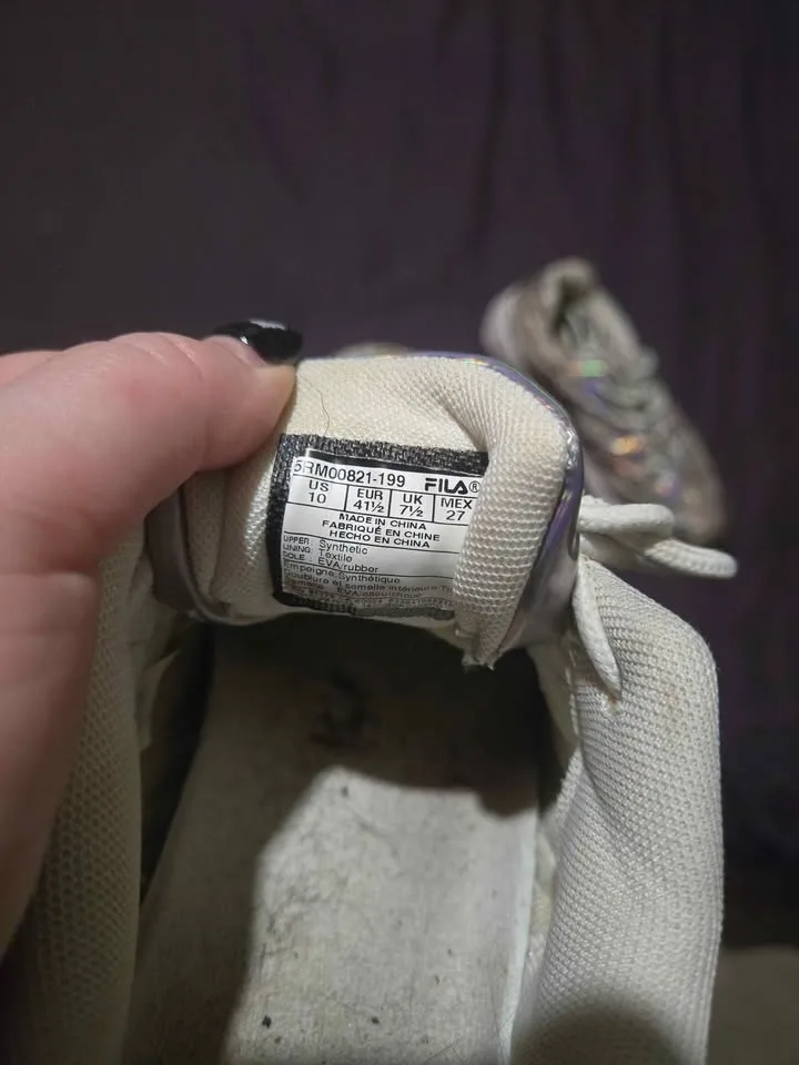 Holographic running shoes image indicator(3)