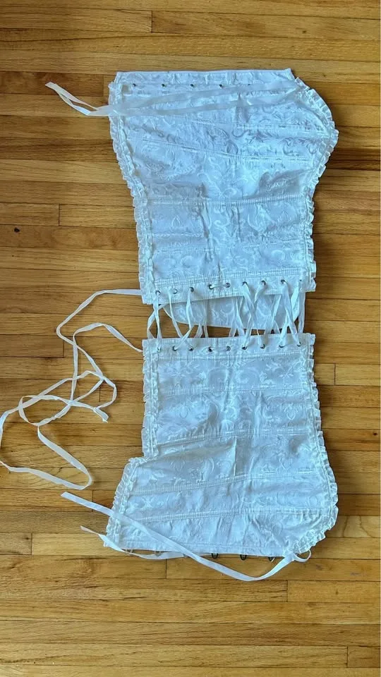 White corset image indicator(2)