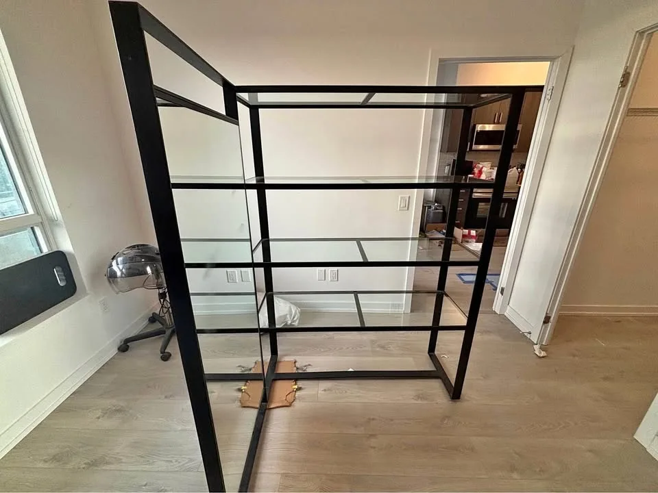 Hudson’s Bay Retail Shelf with Mirror