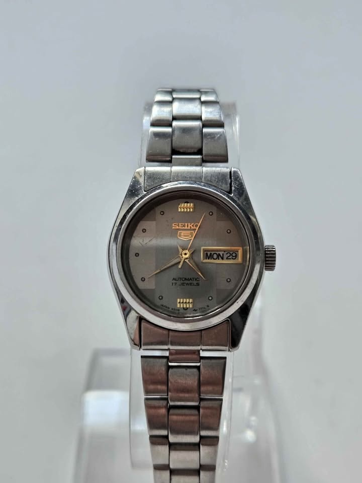 Seiko 5 Automatic 4206-0331 Day/Date Ladies Watch