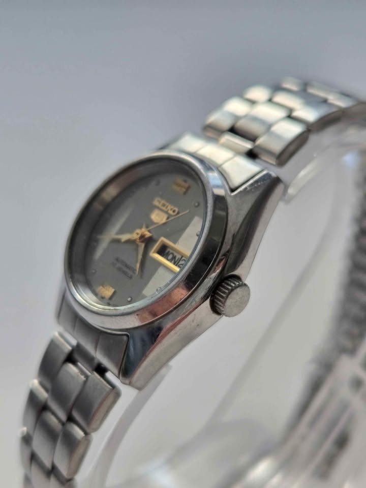 Seiko 5 Automatic 4206-0331 Day/Date Ladies Watch - photo 2
