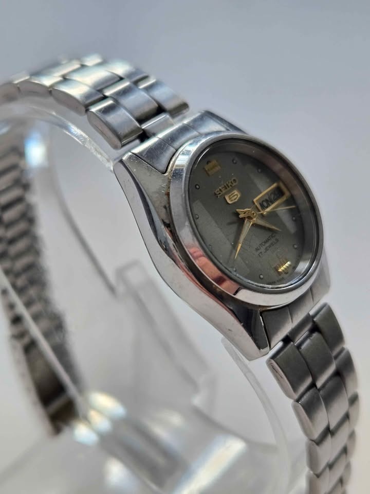 Seiko 5 Automatic 4206-0331 Day/Date Ladies Watch - photo 3