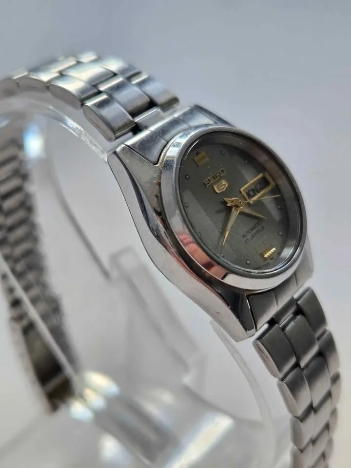 Seiko 5 Automatic 4206-0331 Day/Date Ladies Watch image indicator(3)
