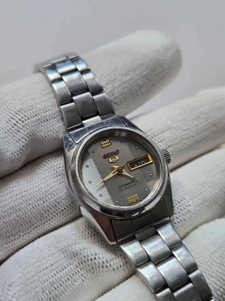 Seiko 5 Automatic 4206-0331 Day/Date Ladies Watch image indicator(6)