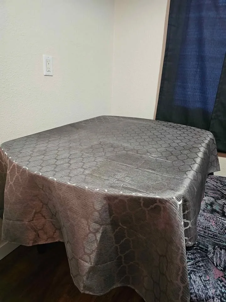 Table with 2 chairs image indicator(4)