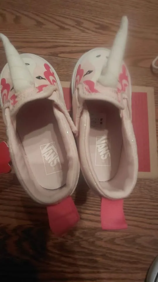 Brand new limited edition vans girls size 6 image indicator(2)