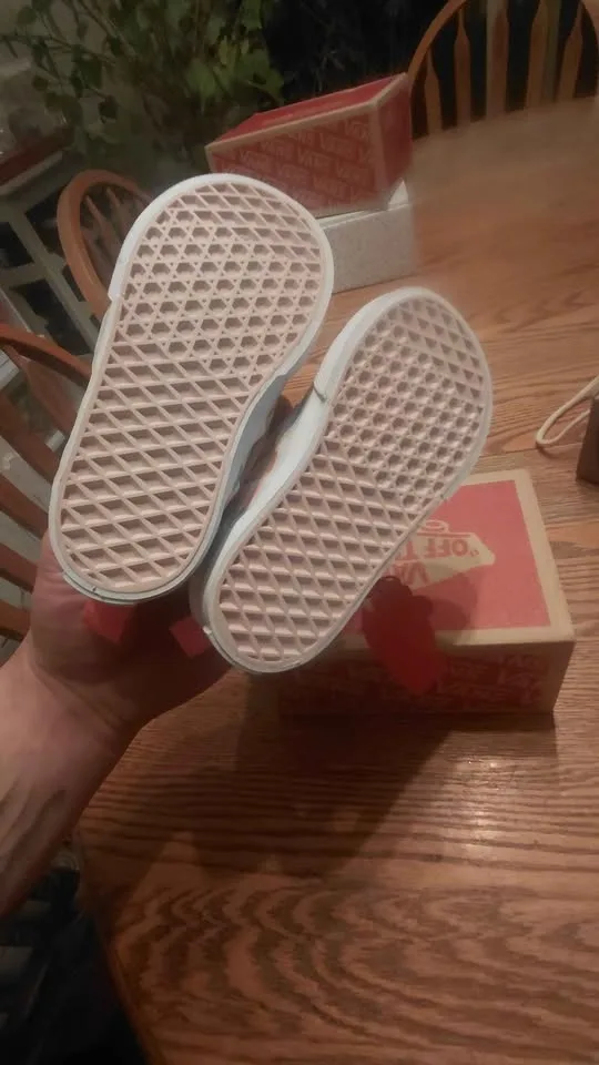 Brand new limited edition vans girls size 6 image indicator(3)