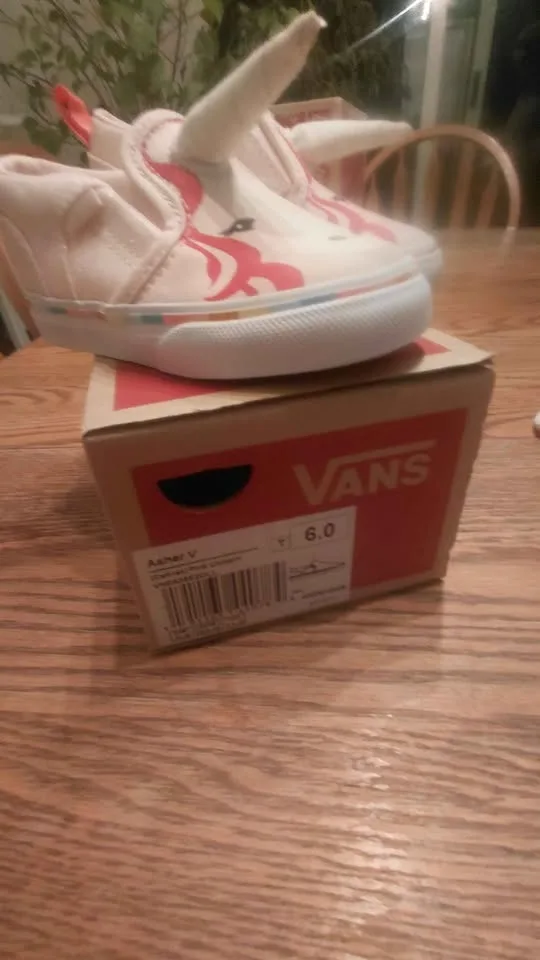 Brand new limited edition vans girls size 6 image indicator(4)