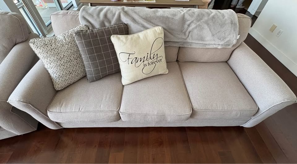 Lewiston three seater couch - photo 3