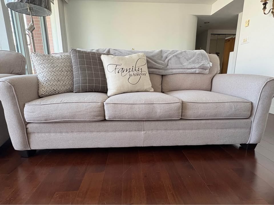 Lewiston three seater couch - photo 4