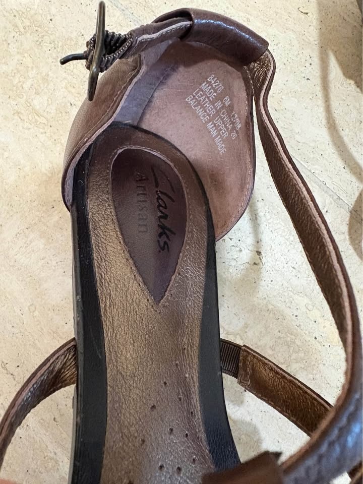 Clarks brown sandals - photo 2
