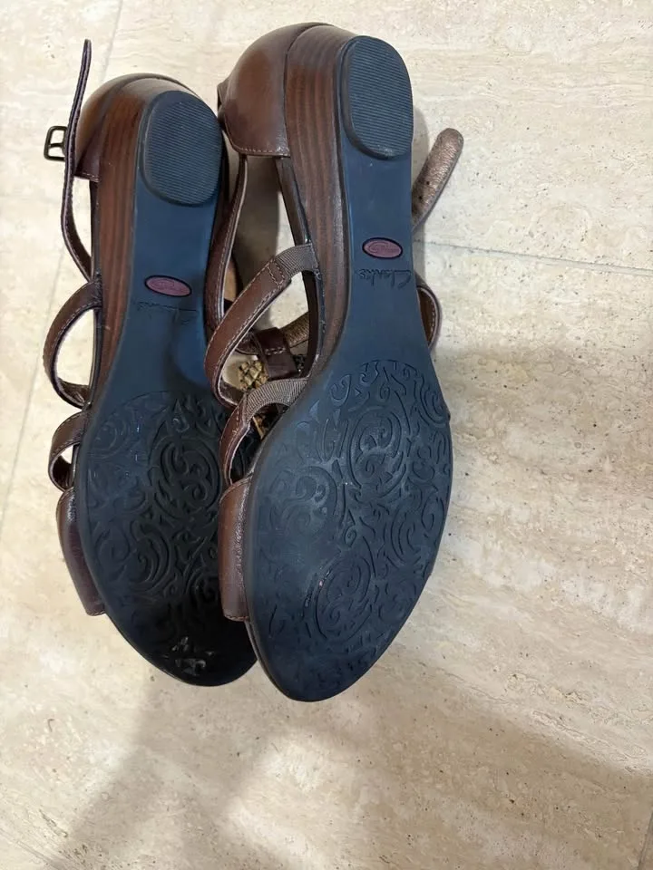 Clarks brown sandals image indicator(3)
