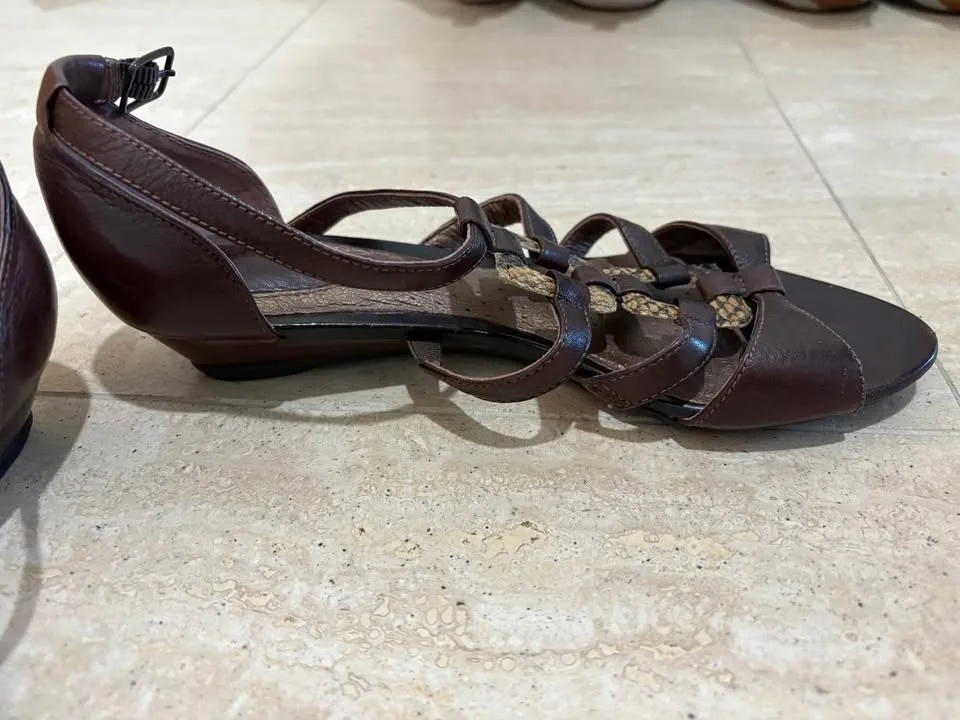 Clarks brown sandals image indicator(4)