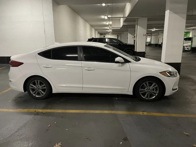 2018 Hyundai Elantra GL Auto - Excellent Condition image indicator(2)