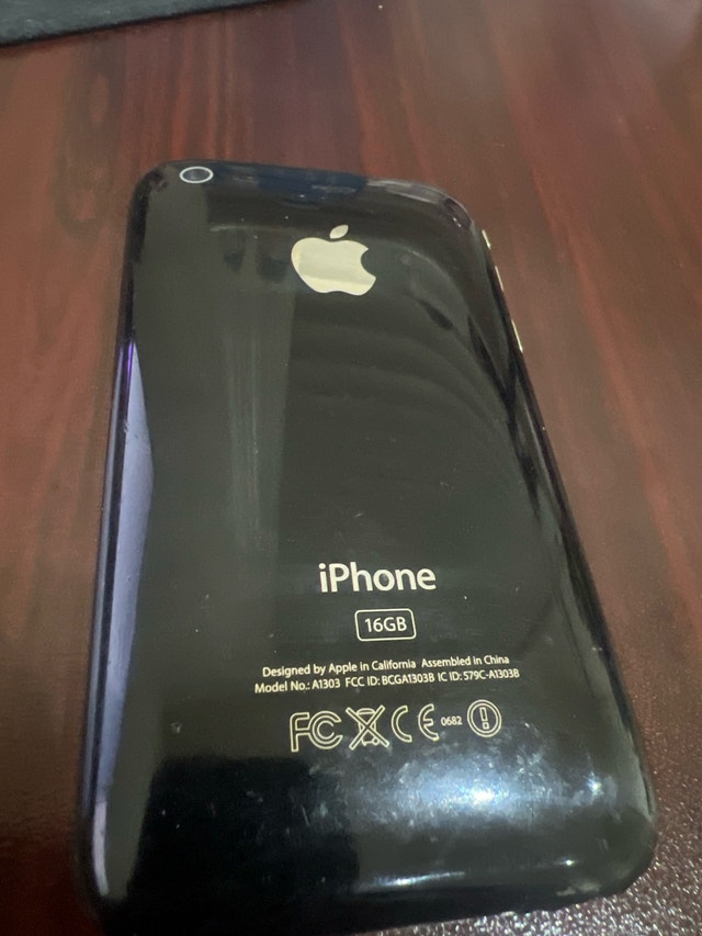 Apple iPhone 3GS used - photo 2