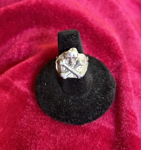 Vintage Silver Biker Gothic Skull & Crossbones Ring