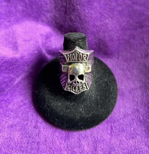 *RARE* Vintage G&S Ring - Motorcycle Skull Ring - Size 8