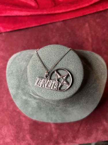 DEADSTOCK 1980’s VINTAGE MOTLEY CRUE NECKLACE - photo 2