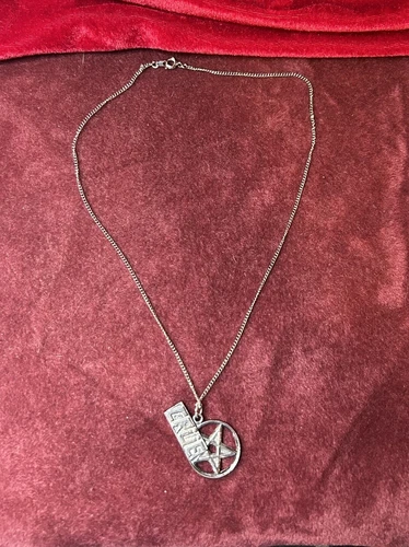 DEADSTOCK 1980’s VINTAGE MOTLEY CRUE NECKLACE - photo 3